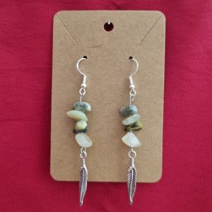 Boucles d'oreille "Plume" - Chips vert foncé et blanc